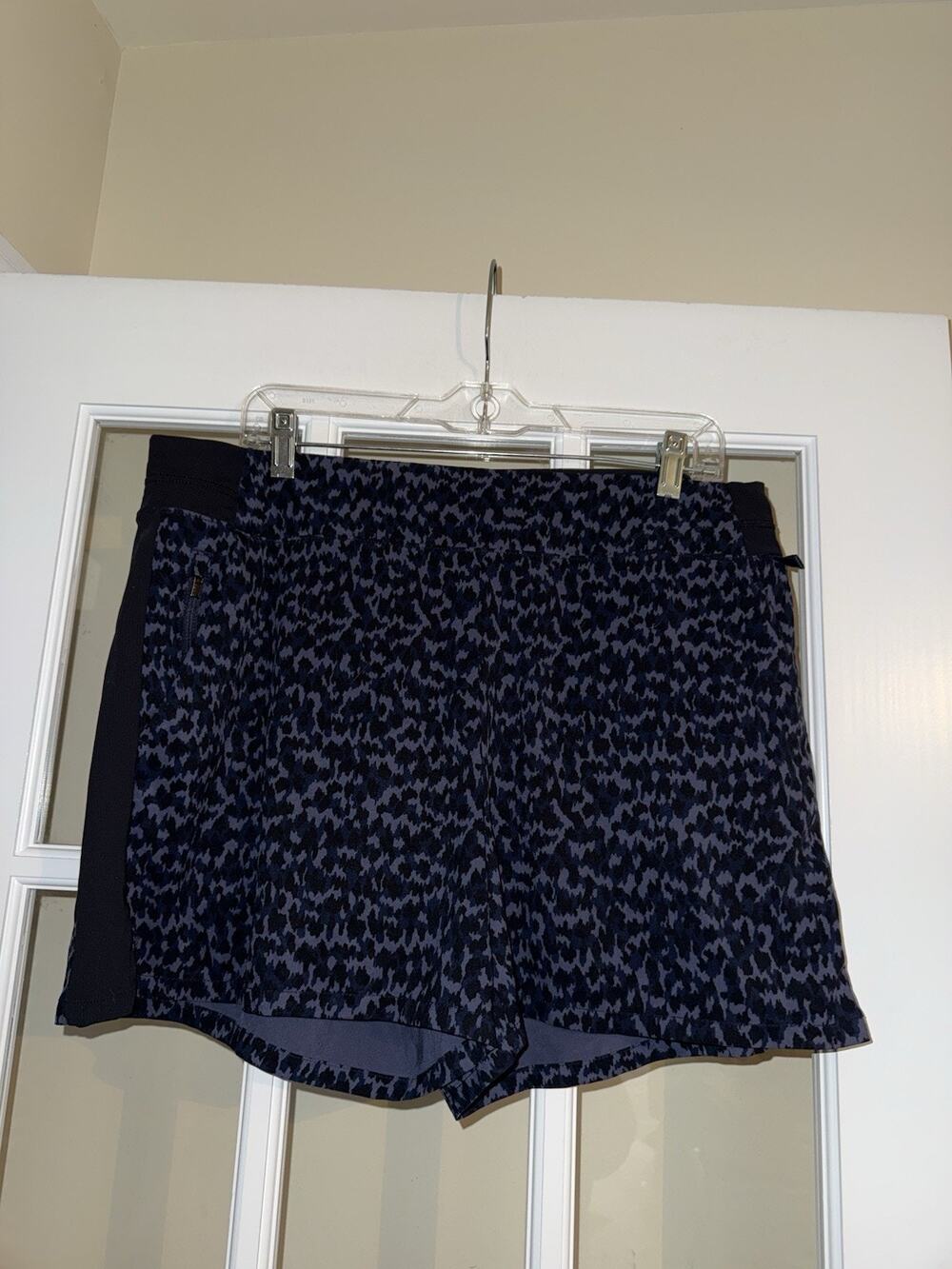 Athleta Brooklyn Printed Lightweight Navy Allure Womens Sz 16 Shorts W/ Pockets